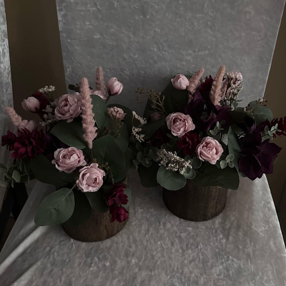 Excellent floral arrangements.  Post is for the pair.  Great add to any decor!